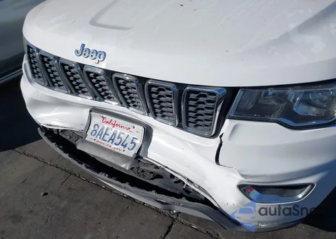 2017 Jeep Grand Cherokee Laredo 4X4 z USA, uszkodzony, nr VIN 1C4RJFAG1HC886388